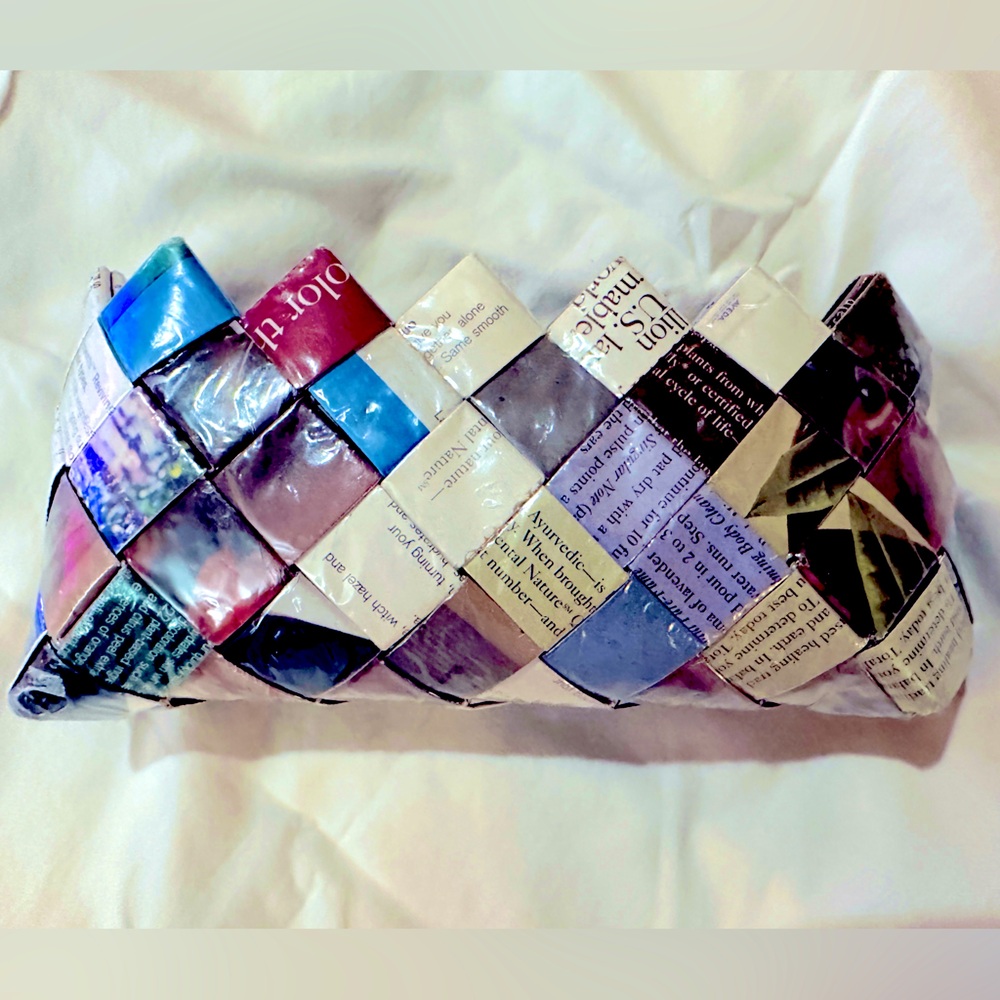 NWOT Colorful Ecoist Recycled and Sustainably made Baguette-style clutch‼️